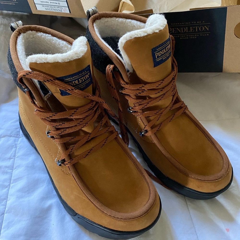 New In Box - Pendleton Wmn’s Torngat Boot - Size 9 - image 2